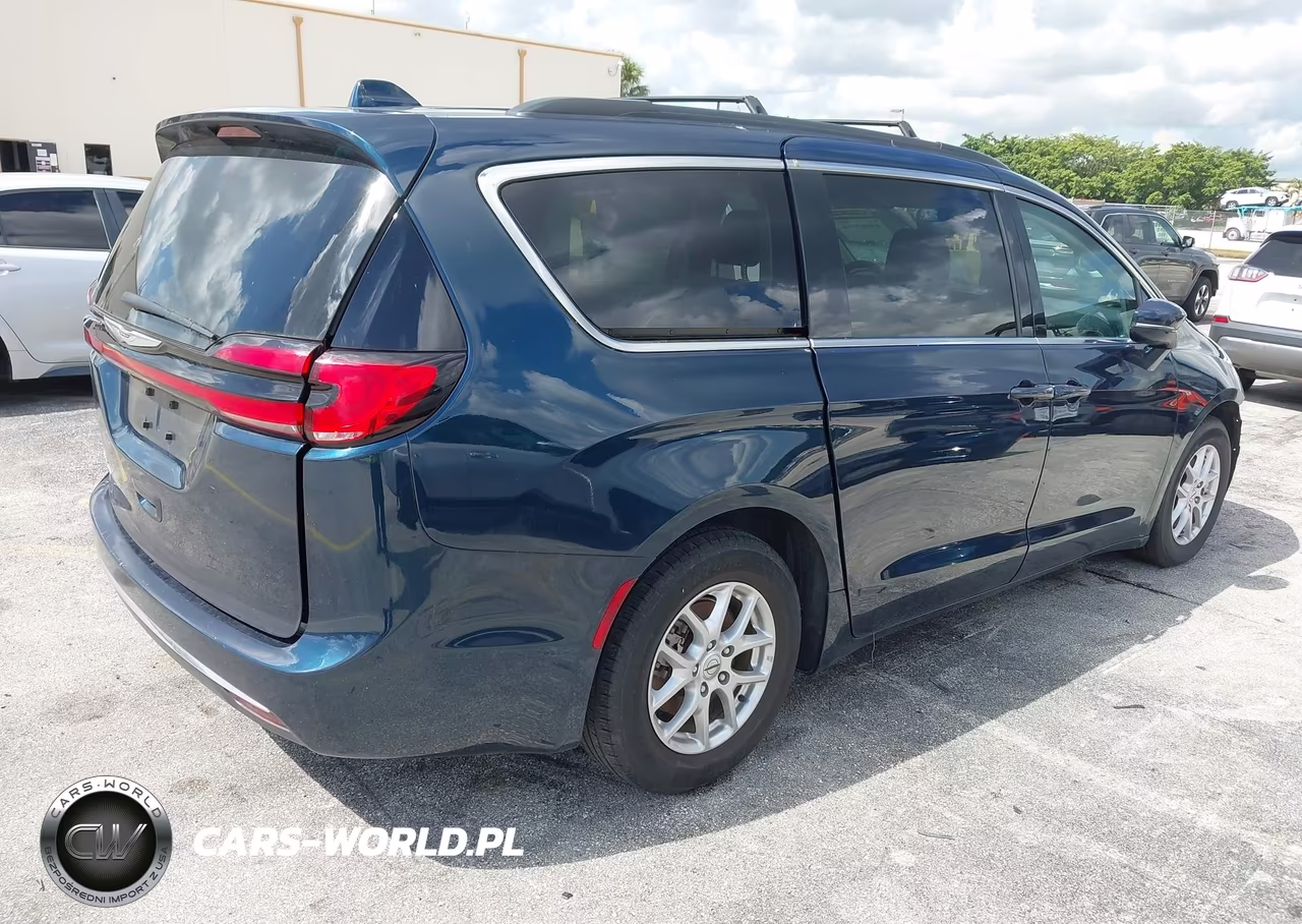 2022 Chrysler Pacifica Touring L VIN:2C4RC1BG4NR233357 - 4