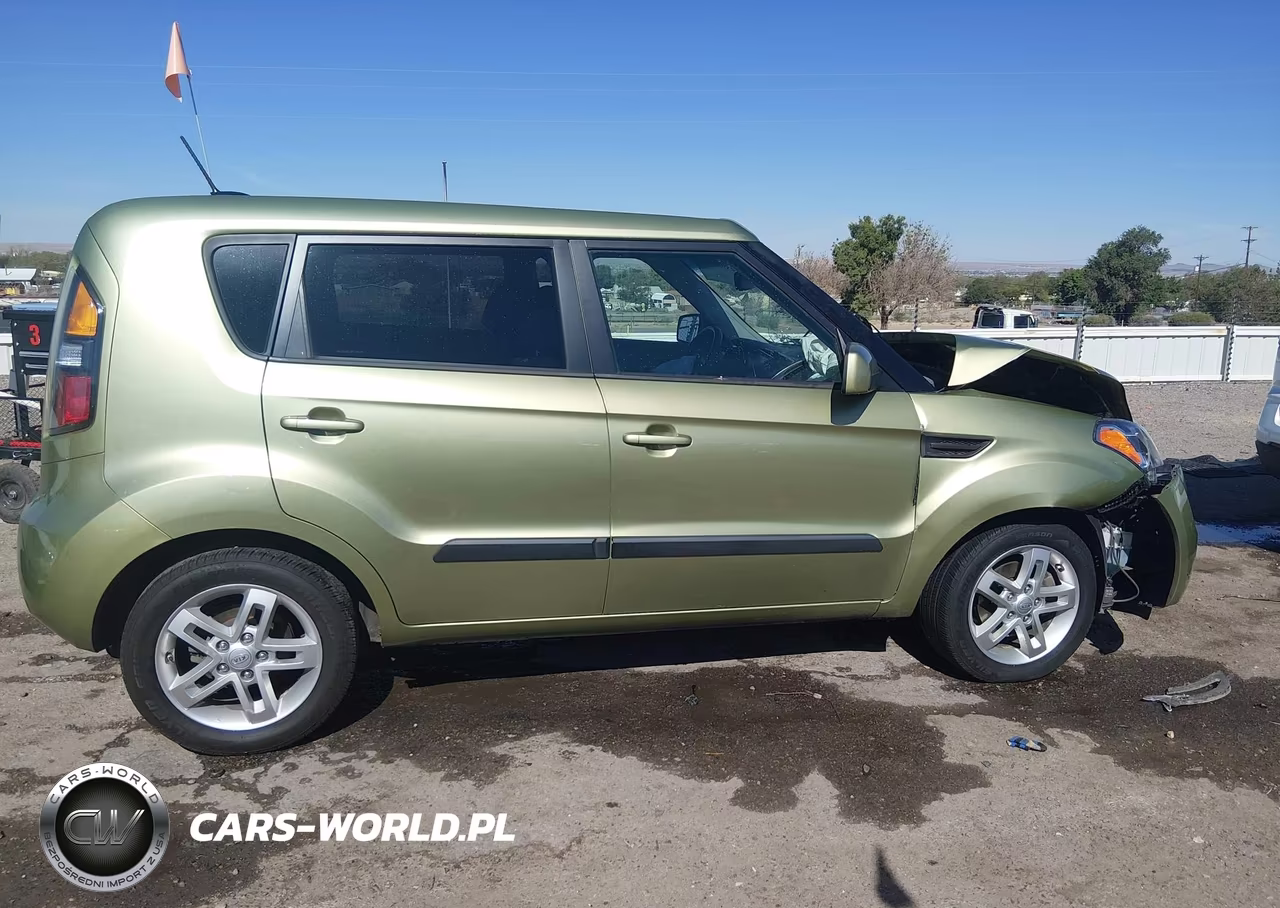 2011 Kia Soul + VIN:KNDJT2A22B7336136 - 13