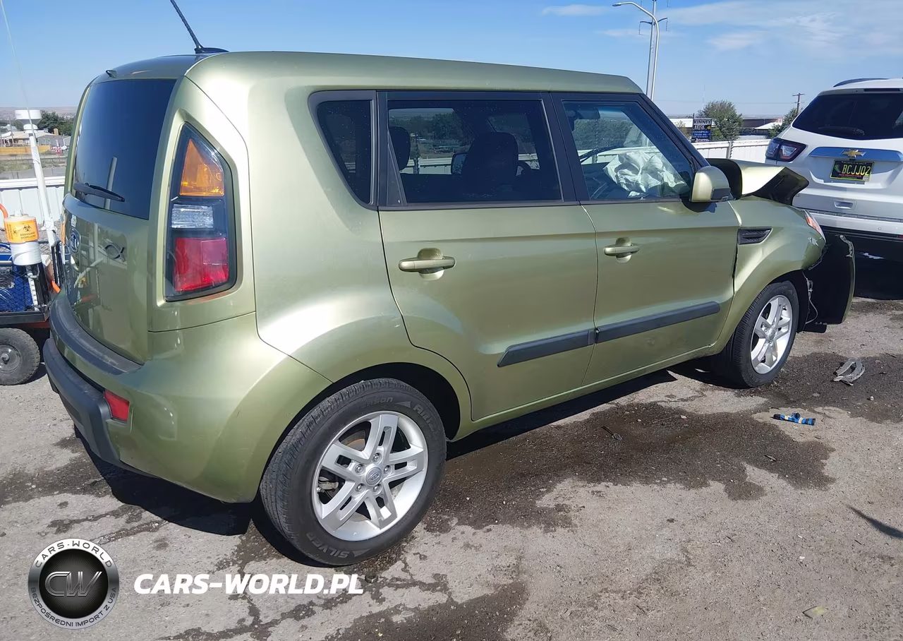 2011 Kia Soul + VIN:KNDJT2A22B7336136 - 4