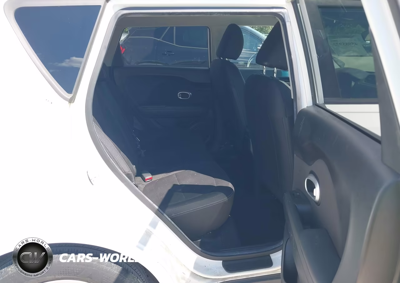 2015 Kia Soul VIN:KNDJN2A2XF7168214 - 8