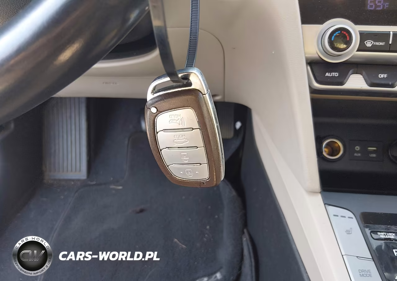 2019 Hyundai Elantra Value Edition VIN:5NPD84LF0KH477888 - 11