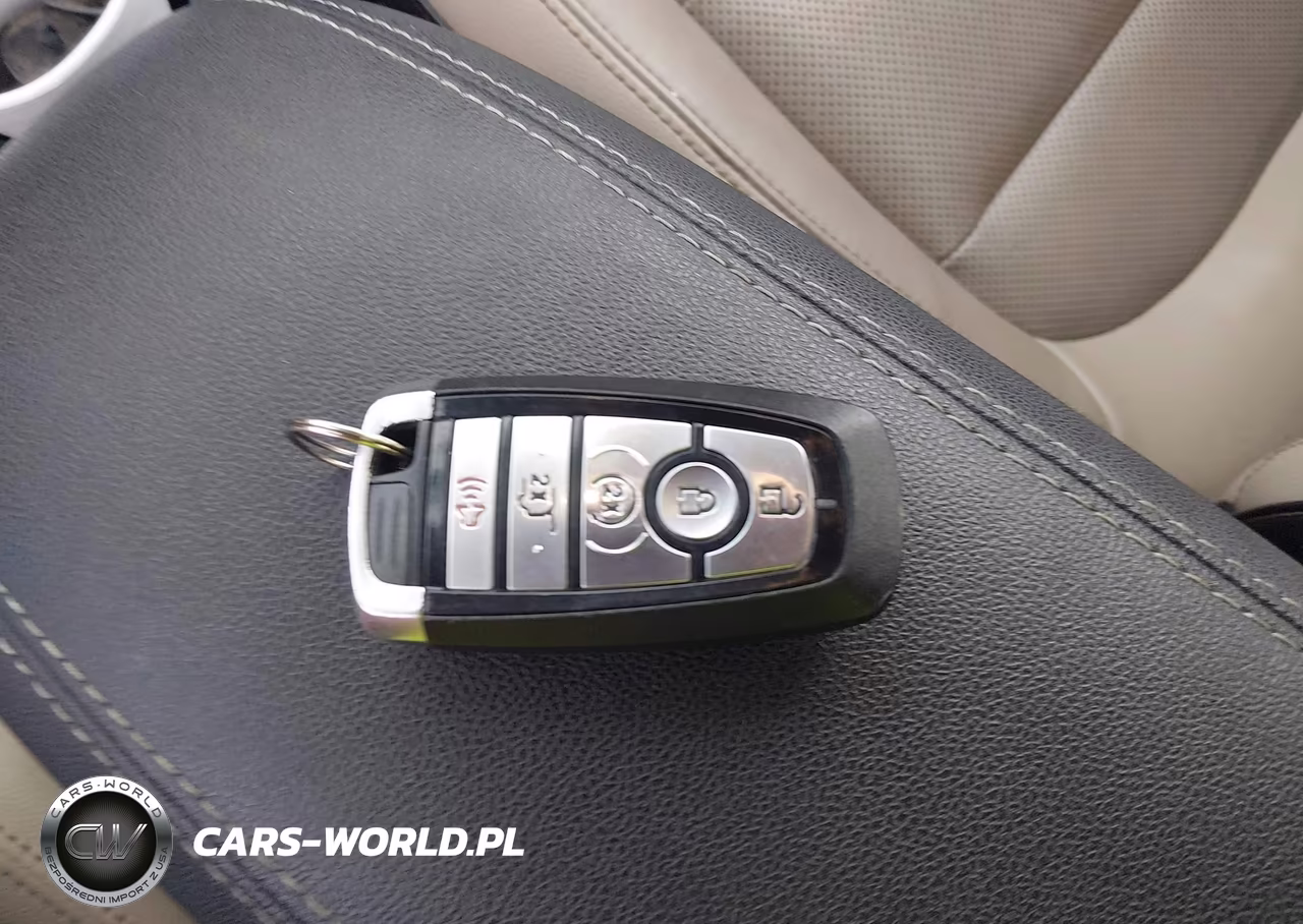 2020 Ford Escape Titanium VIN:1FMCU9J98LUB16610 - 11