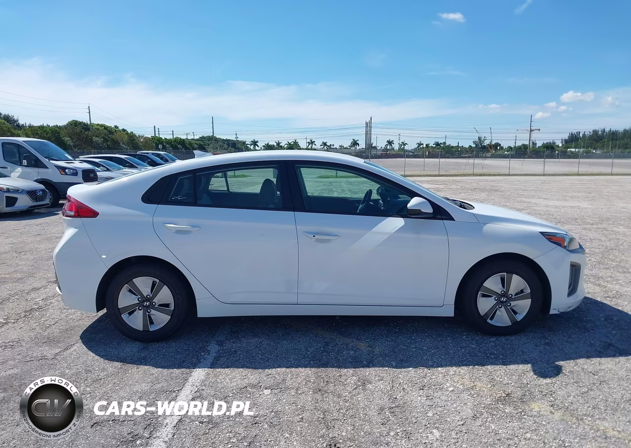 2021 Hyundai Ioniq Hybrid Blue VIN:KMHC65LC1MU247875 - 13