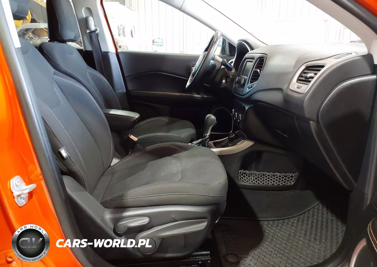 2018 Jeep Compass Sport 4X4 VIN:3C4NJDAB6JT392271 - 5