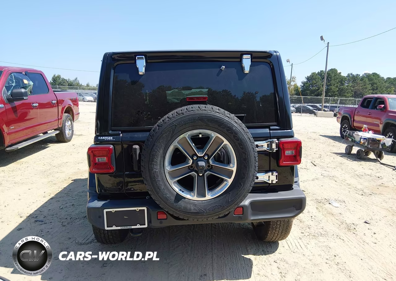 2020 Jeep Wrangler Unlimited Sahara 4X4 VIN:1C4HJXEN8LW285013 - 17