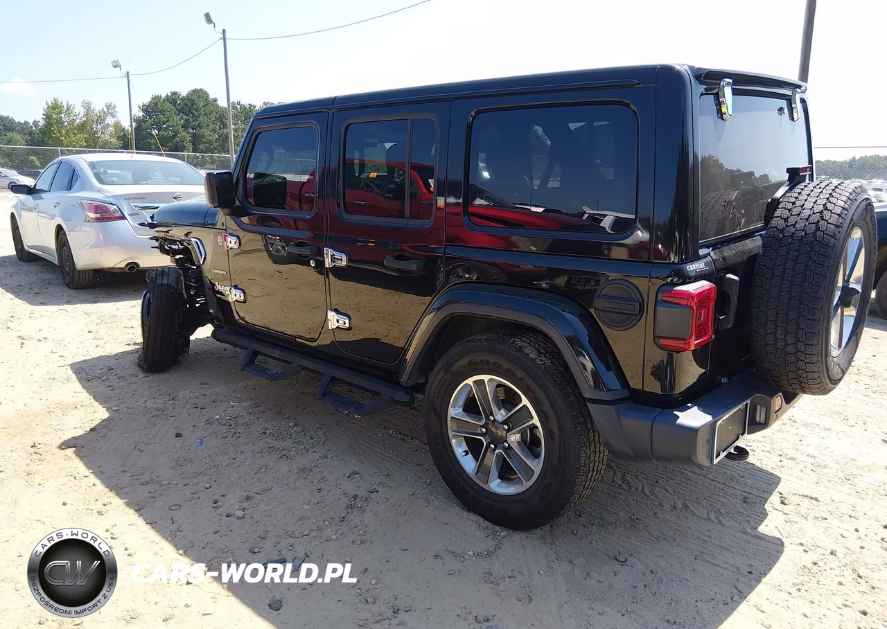 2020 Jeep Wrangler Unlimited Sahara 4X4 VIN:1C4HJXEN8LW285013 - 3