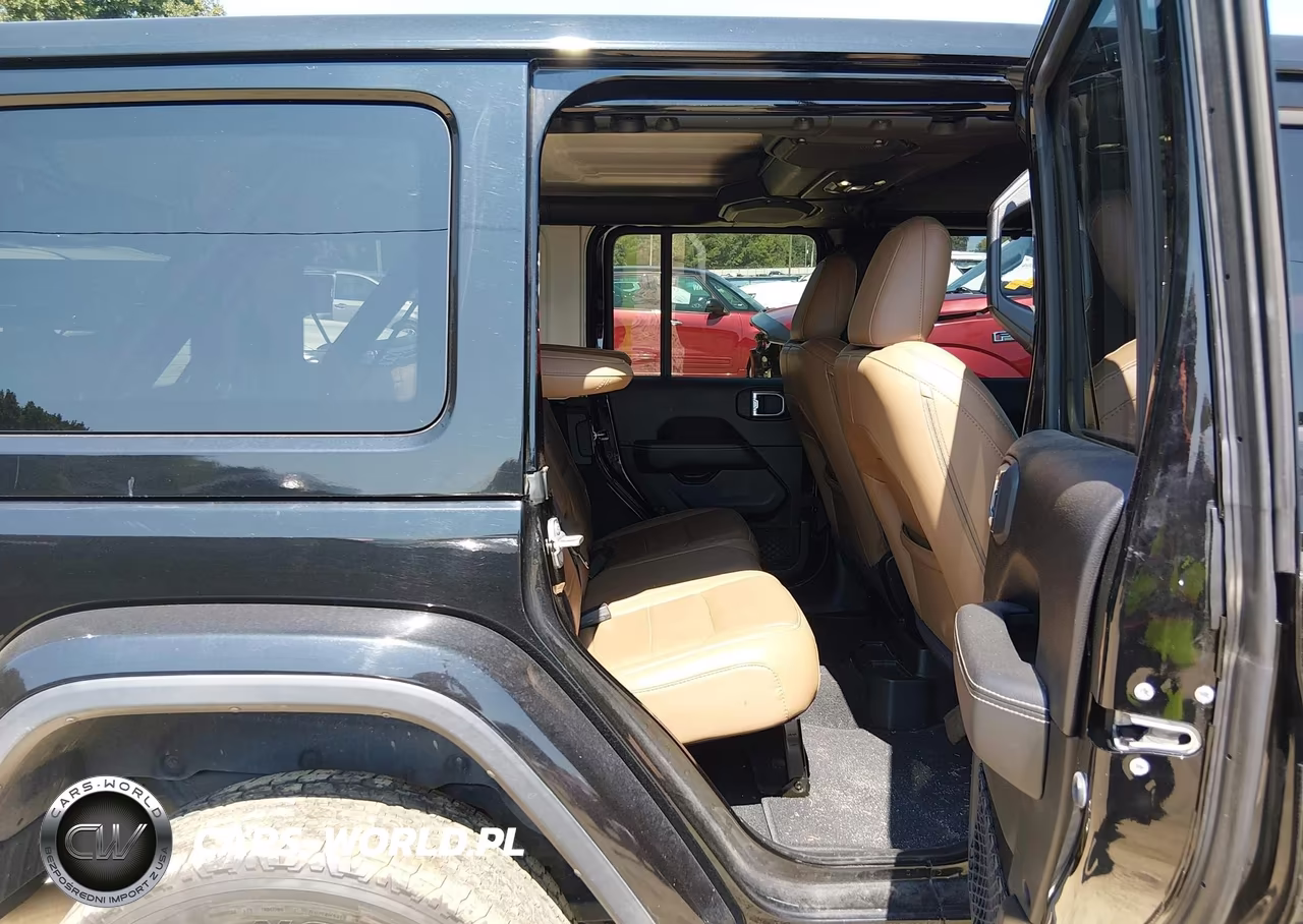 2020 Jeep Wrangler Unlimited Sahara 4X4 VIN:1C4HJXEN8LW285013 - 8