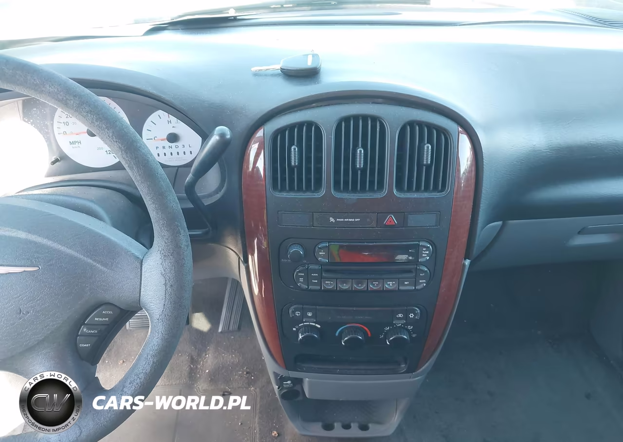 2007 Chrysler Town & Country VIN:1A4GJ45R97B141300 - 11