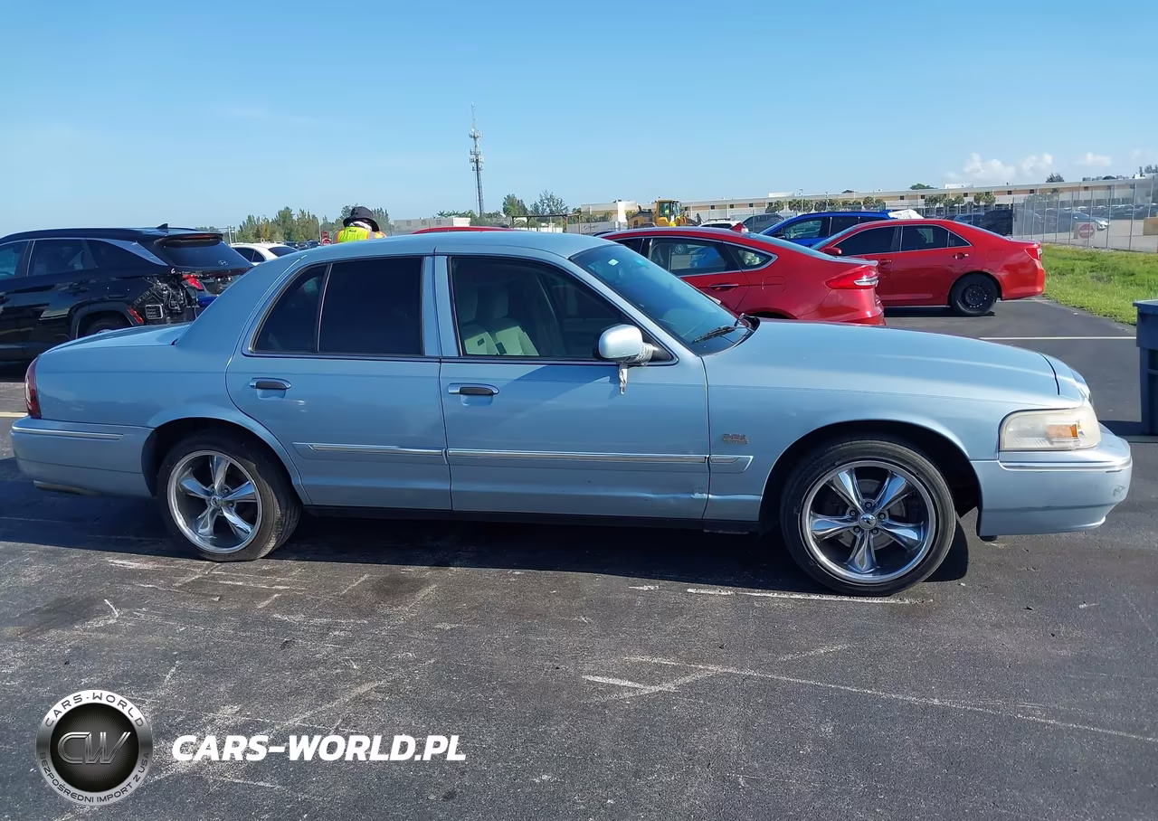 2007 Mercury Grand Marquis Gs VIN:2MEFM74V57X622097 - 13