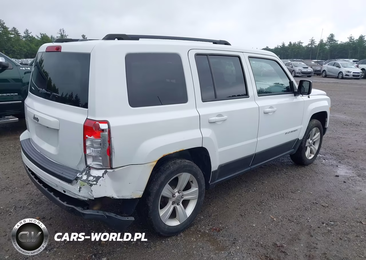 2015 Jeep Patriot Latitude VIN:1C4NJRFB3FD376760 - 4