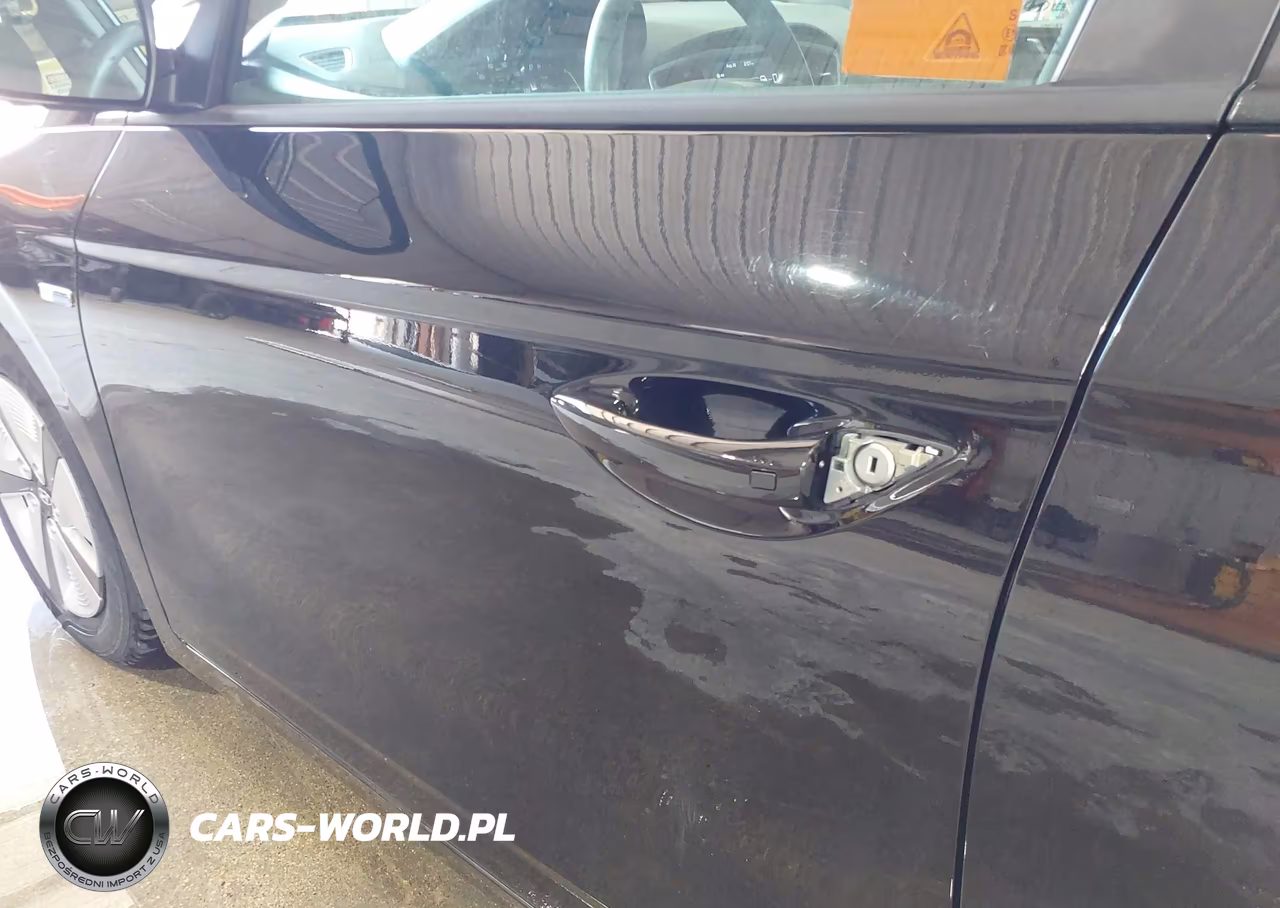 2018 Hyundai Ioniq Hybrid Blue VIN:KMHC65LC0JU099715 - 16