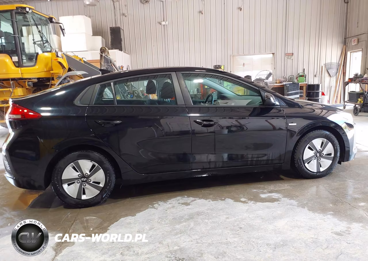 2018 Hyundai Ioniq Hybrid Blue VIN:KMHC65LC0JU099715 - 18