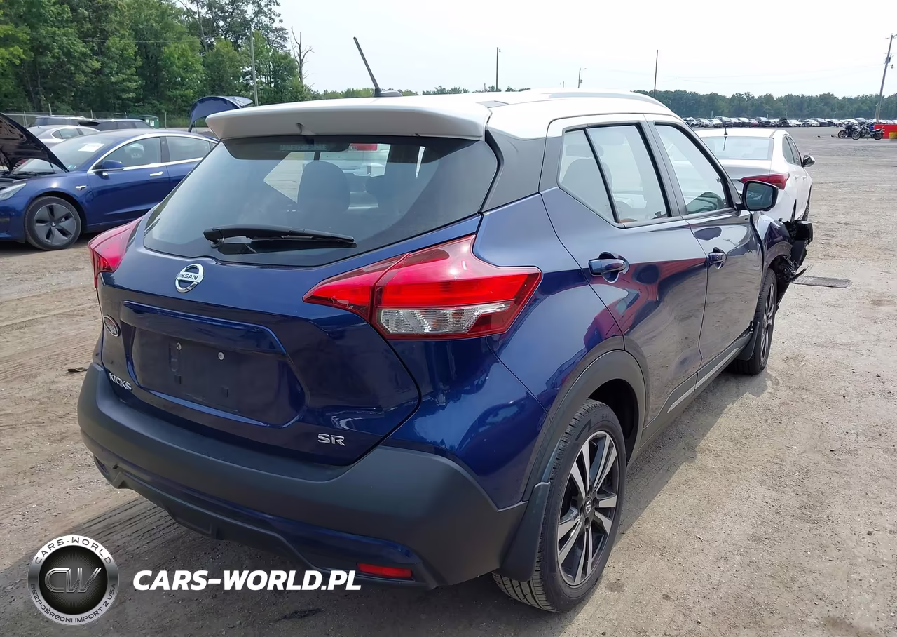 2018 Nissan Kicks Sr VIN:3N1CP5CU5JL546675 - 4