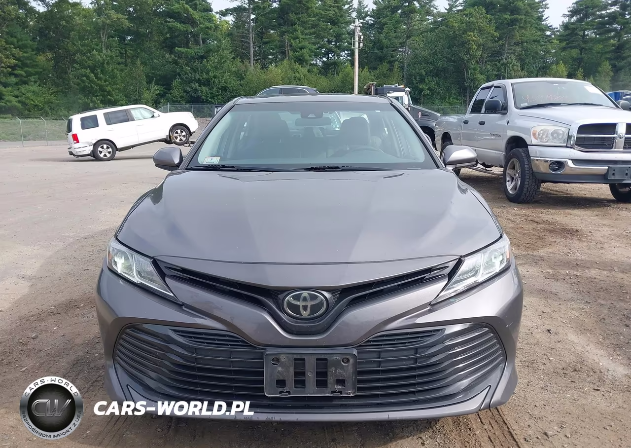 2018 Toyota Camry Le VIN:4T1B11HK8JU055318 - 12