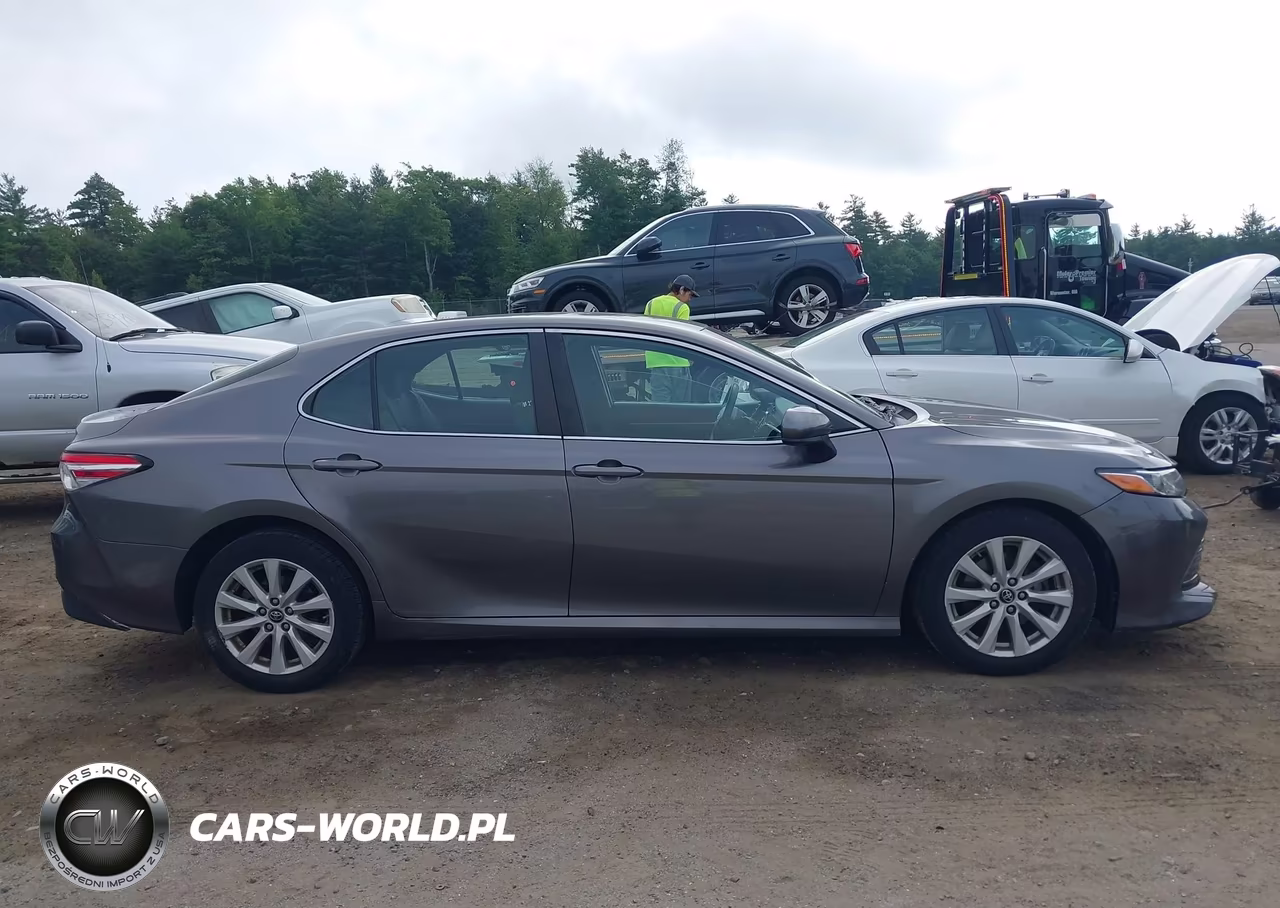 2018 Toyota Camry Le VIN:4T1B11HK8JU055318 - 13
