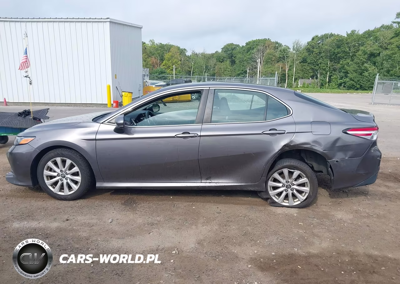2018 Toyota Camry Le VIN:4T1B11HK8JU055318 - 14