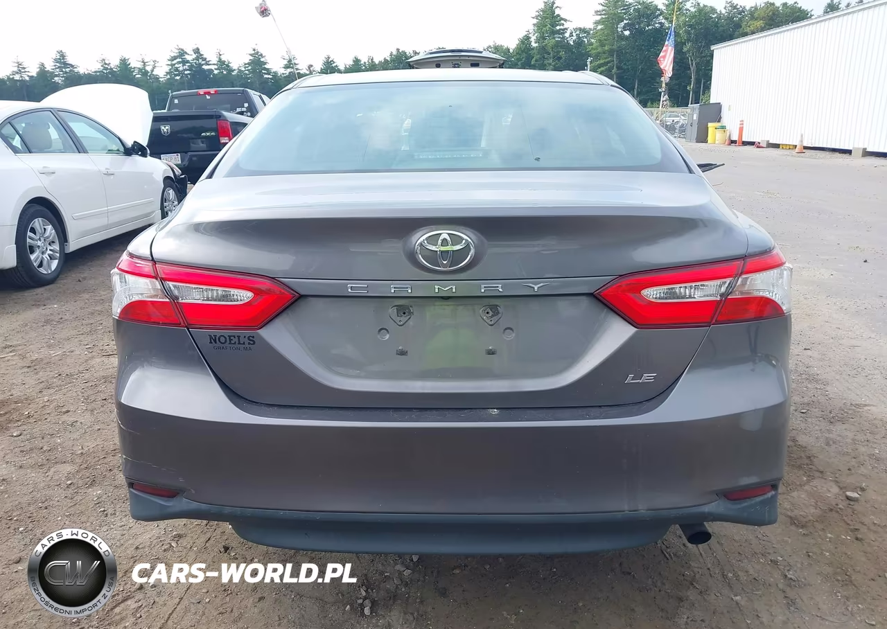 2018 Toyota Camry Le VIN:4T1B11HK8JU055318 - 16