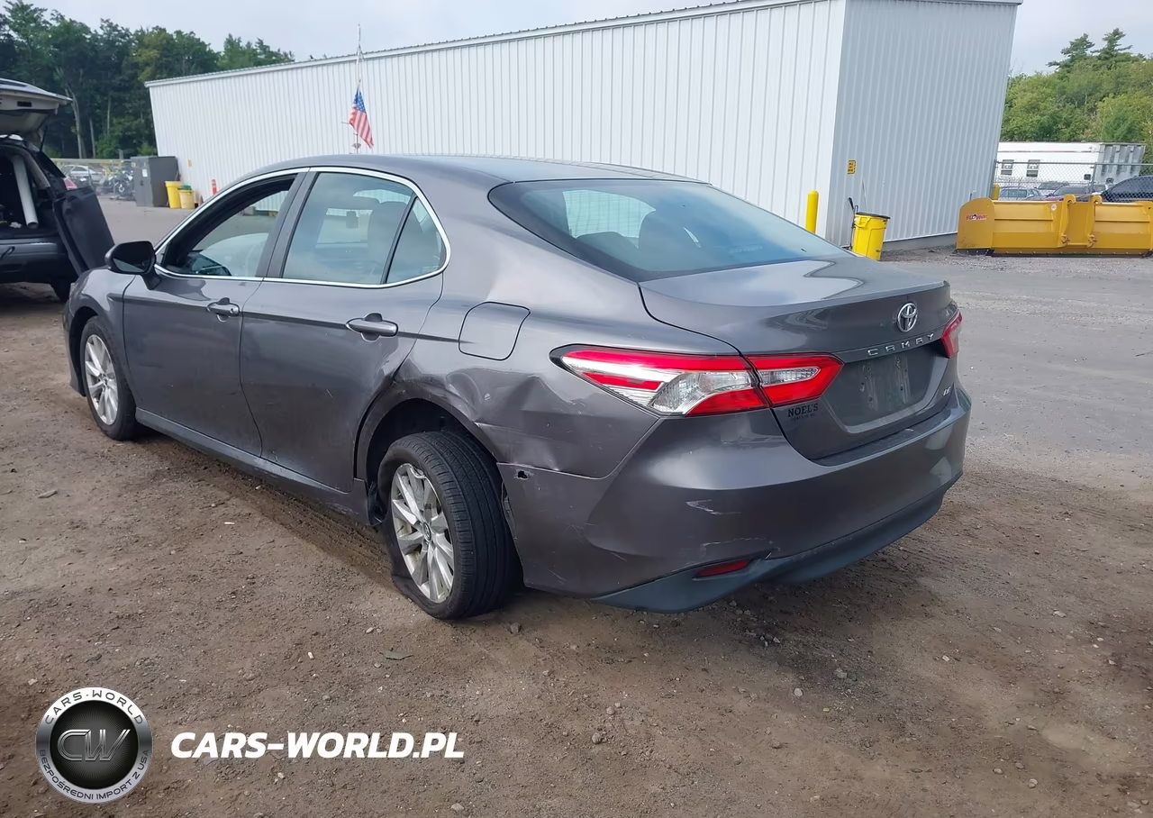 2018 Toyota Camry Le VIN:4T1B11HK8JU055318 - 3