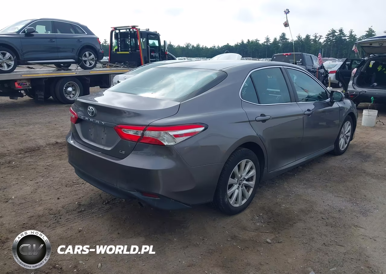 2018 Toyota Camry Le VIN:4T1B11HK8JU055318 - 4
