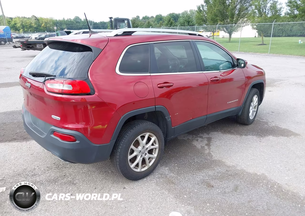 2016 Jeep Cherokee Latitude VIN:1C4PJMCS2GW305684 - 4