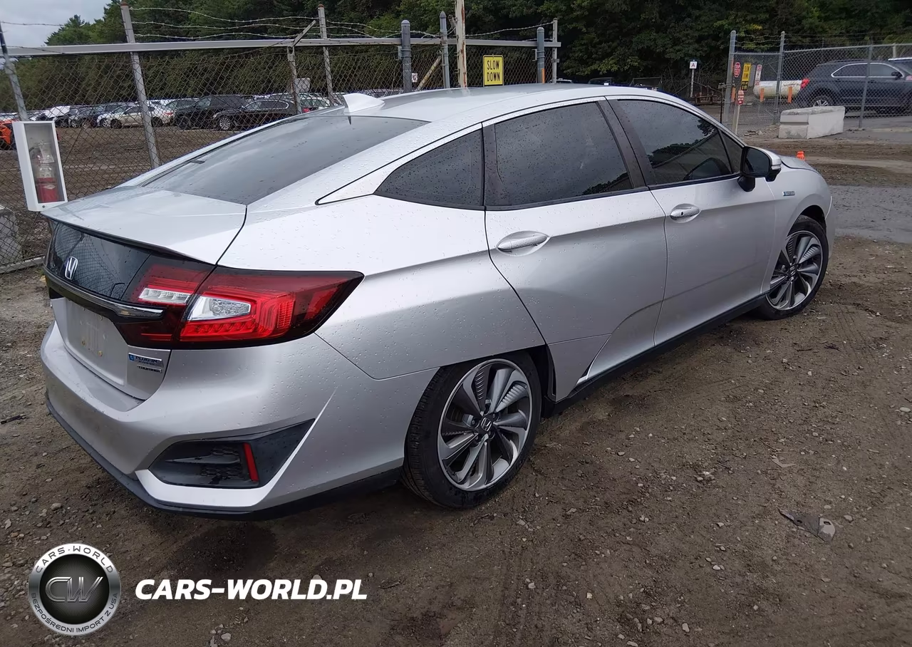 2018 Honda Clarity Plug-In Hybrid Touring VIN:JHMZC5F3XJC019750 - 4