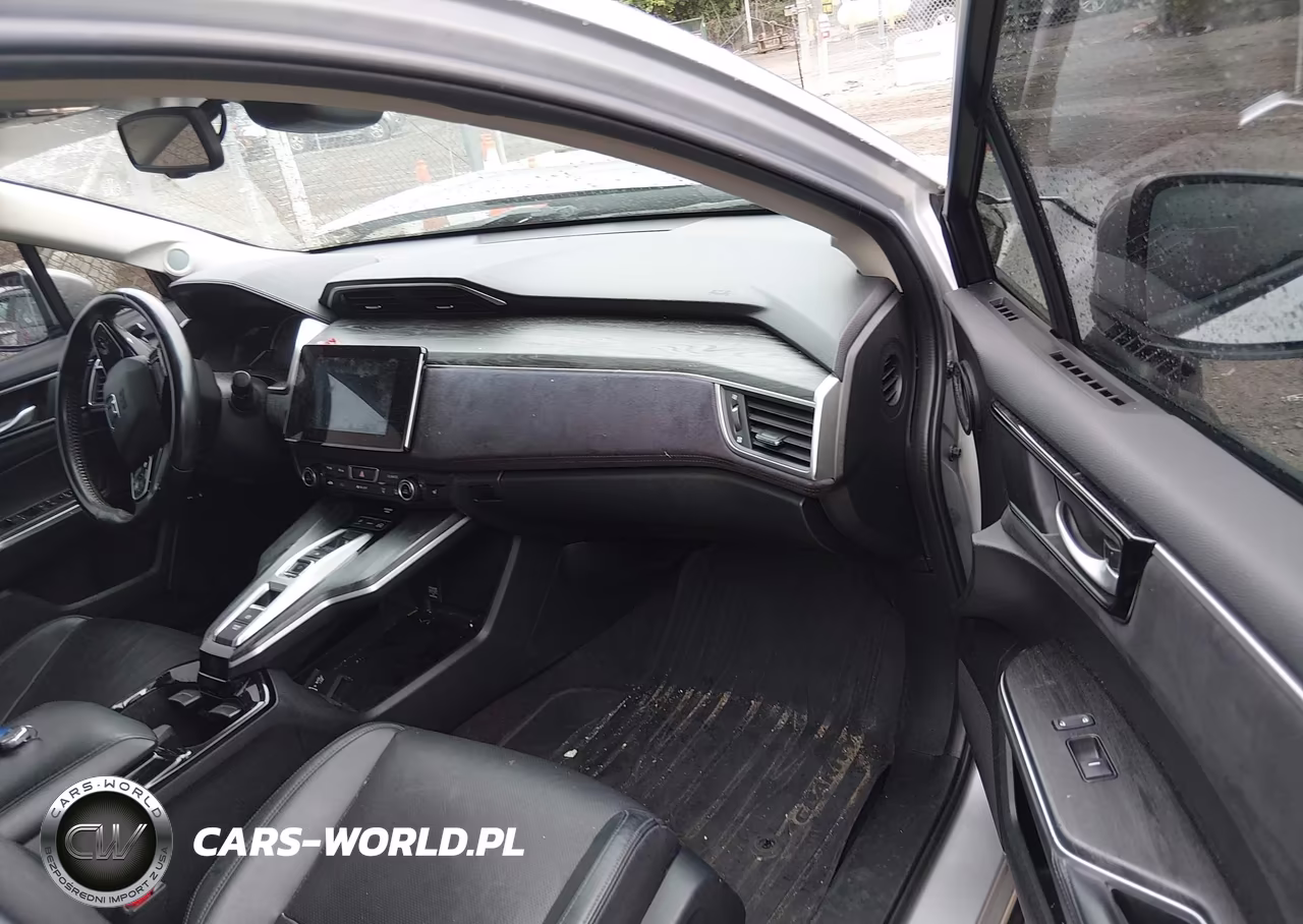 2018 Honda Clarity Plug-In Hybrid Touring VIN:JHMZC5F3XJC019750 - 5