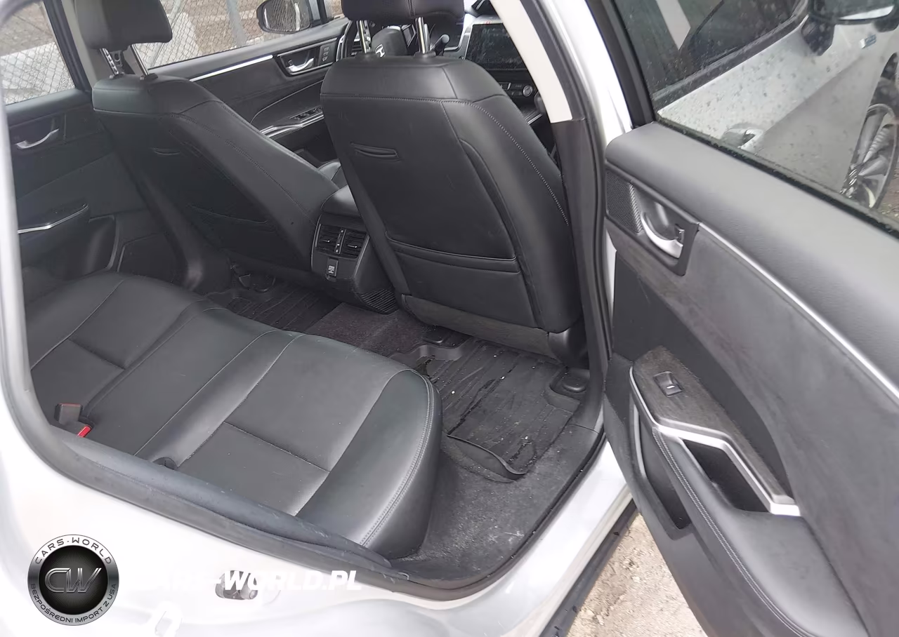 2018 Honda Clarity Plug-In Hybrid Touring VIN:JHMZC5F3XJC019750 - 8
