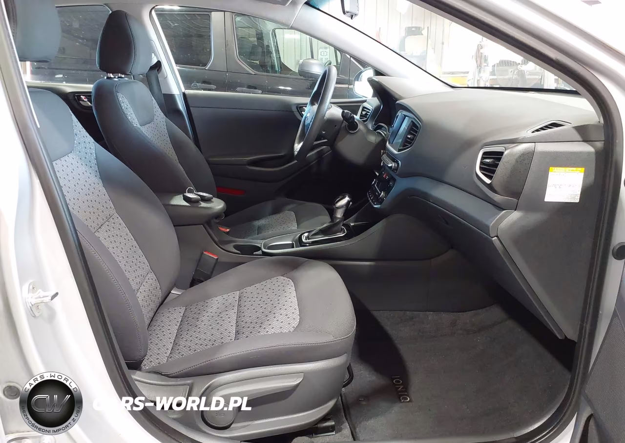 2019 Hyundai Ioniq Hybrid Blue VIN:KMHC65LC7KU106919 - 5