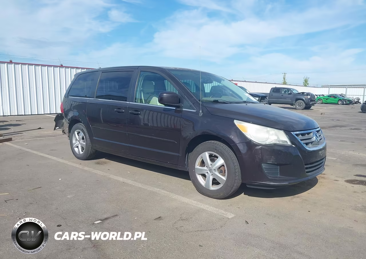2010 Volkswagen Routan Se