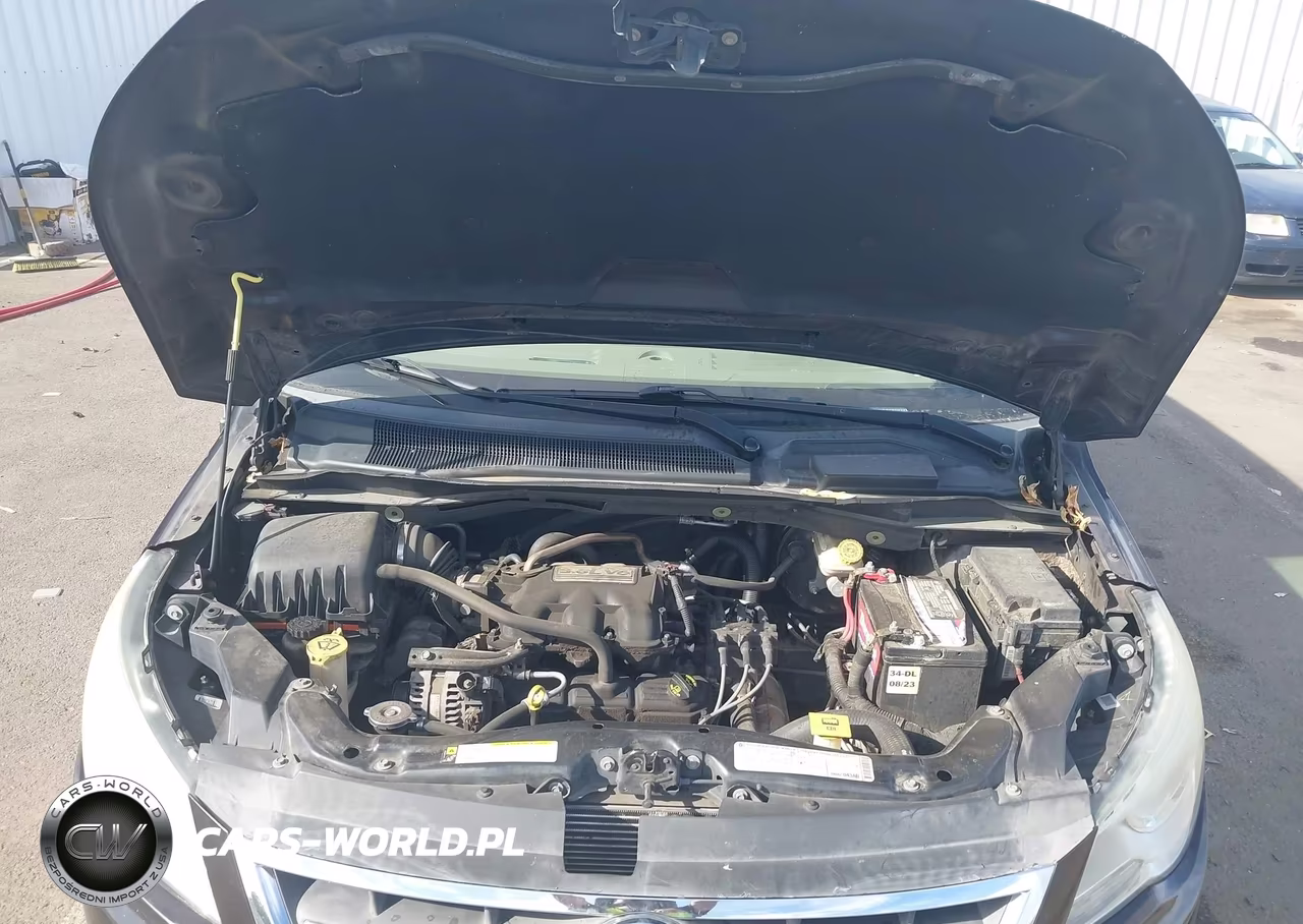 2010 Volkswagen Routan Se VIN:2V4RW3D1XAR281716 - 10