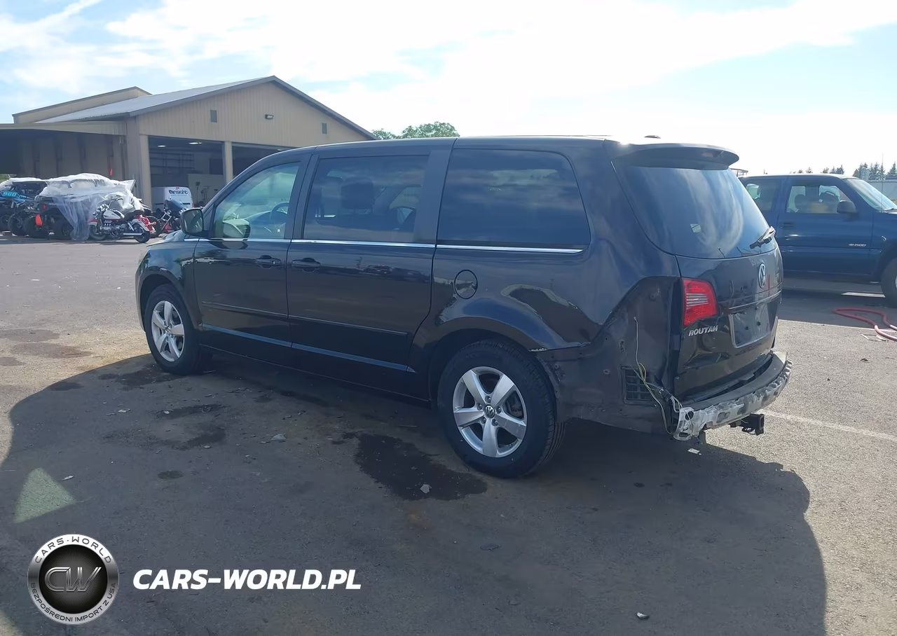 2010 Volkswagen Routan Se VIN:2V4RW3D1XAR281716 - 3