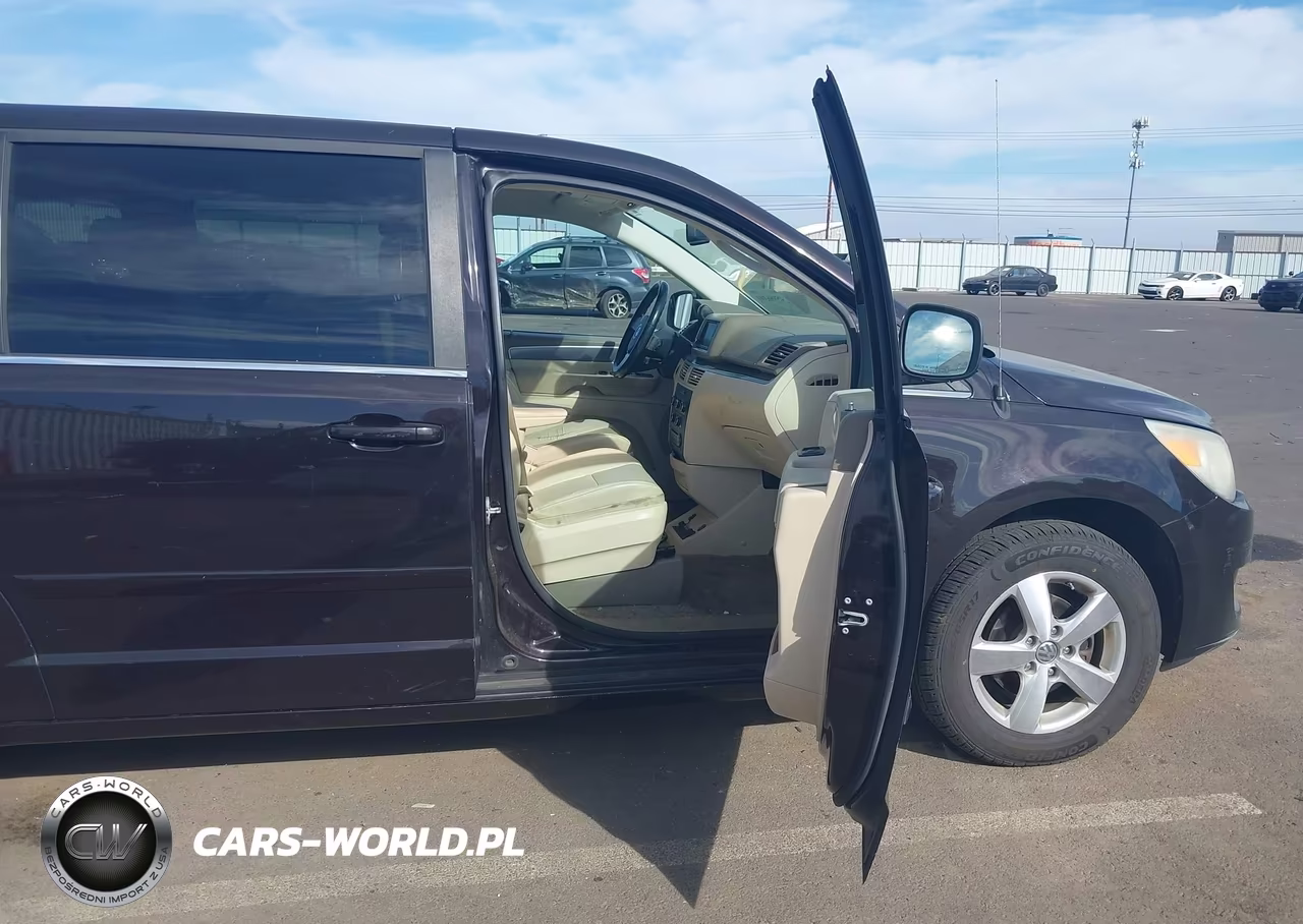 2010 Volkswagen Routan Se VIN:2V4RW3D1XAR281716 - 5