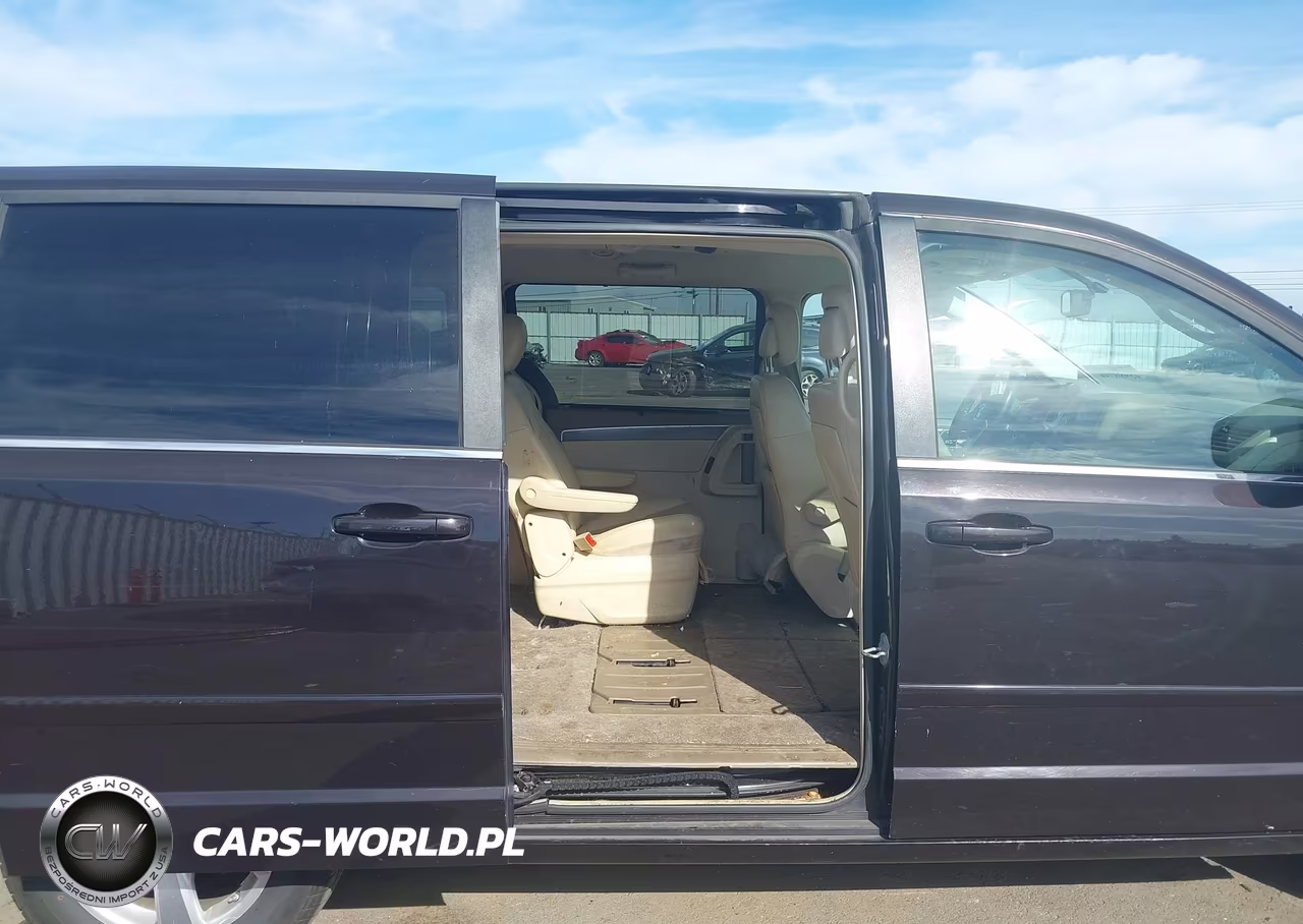 2010 Volkswagen Routan Se VIN:2V4RW3D1XAR281716 - 8