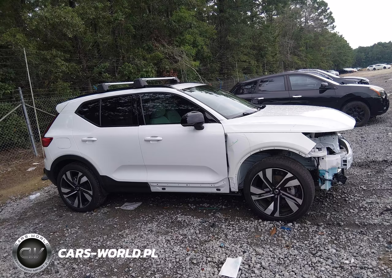 2025 Volvo Xc40 B5 Plus Dark Theme VIN:YV4L12UC5S2452945 - 14
