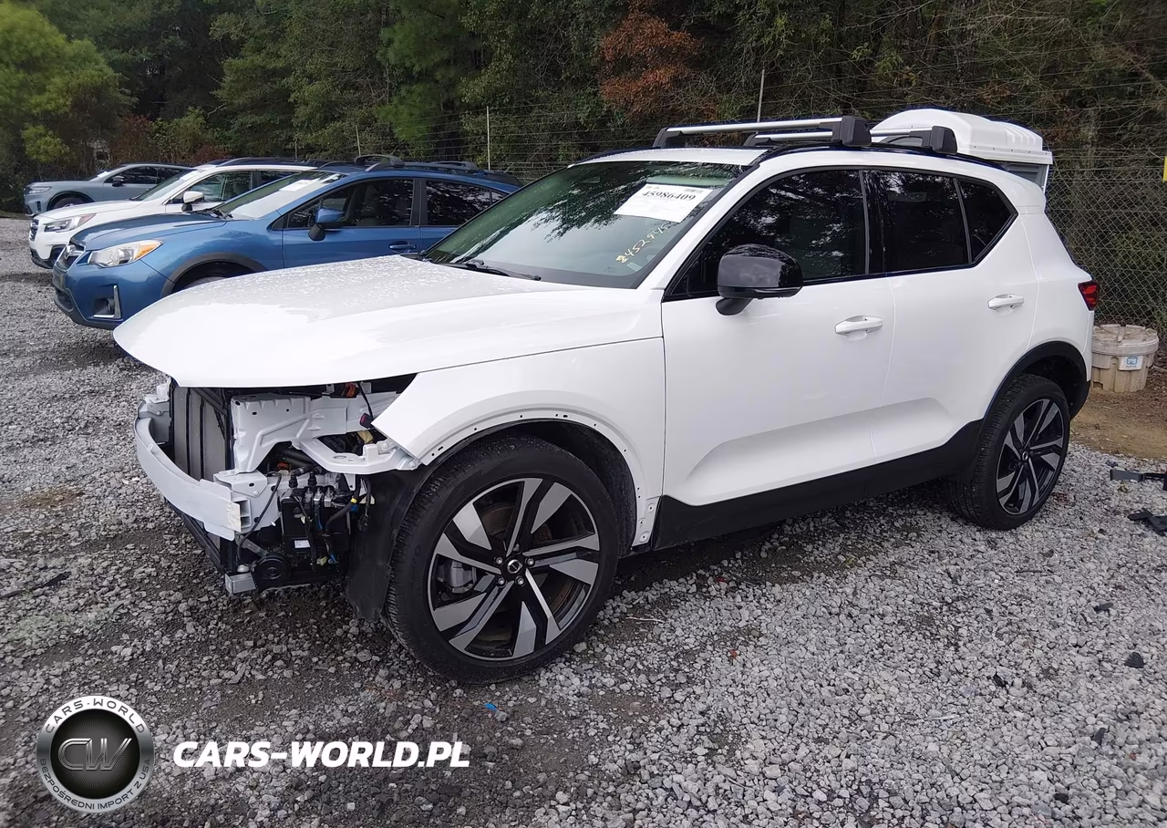2025 Volvo Xc40 B5 Plus Dark Theme VIN:YV4L12UC5S2452945 - 2