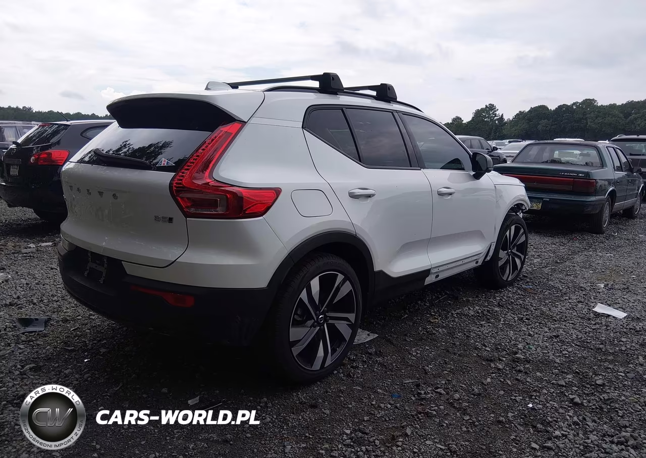 2025 Volvo Xc40 B5 Plus Dark Theme VIN:YV4L12UC5S2452945 - 4