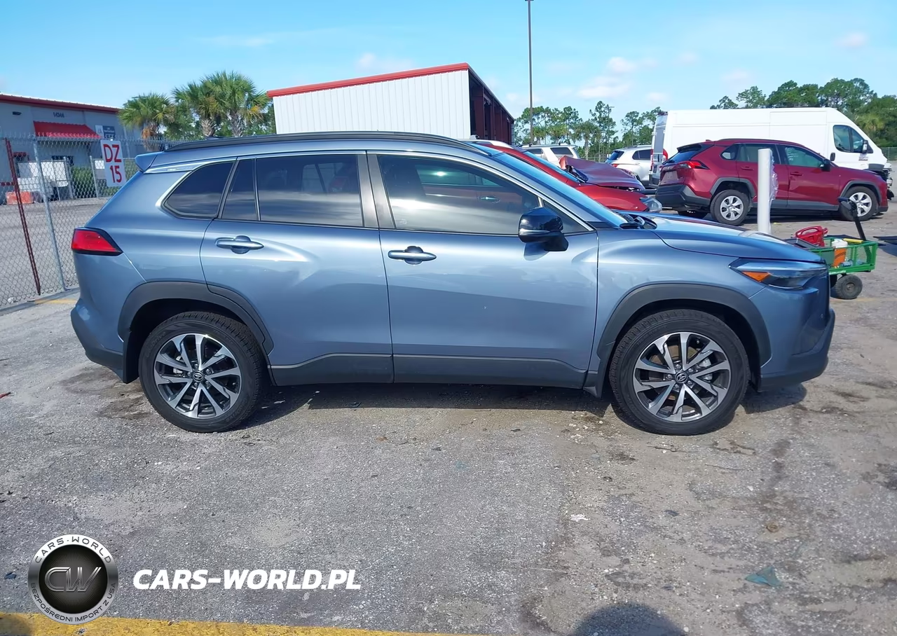 2025 Toyota Corolla Cross Xle VIN:7MUDAABG4SV126835 - 13