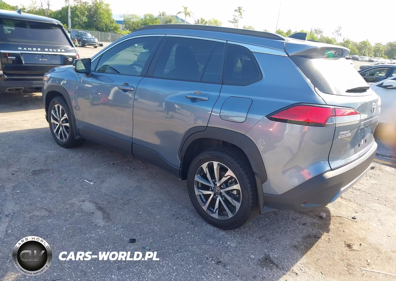 2025 Toyota Corolla Cross Xle VIN:7MUDAABG4SV126835 - 3