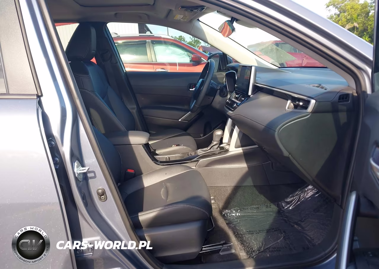 2025 Toyota Corolla Cross Xle VIN:7MUDAABG4SV126835 - 5
