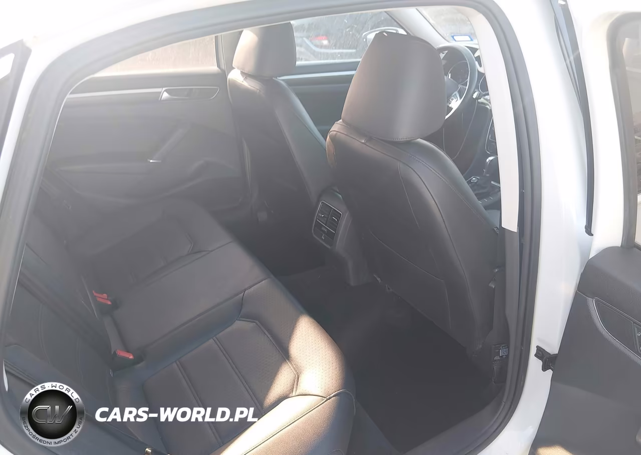2017 Volkswagen Passat 1.8T Se VIN:1VWBT7A32HC054019 - 8