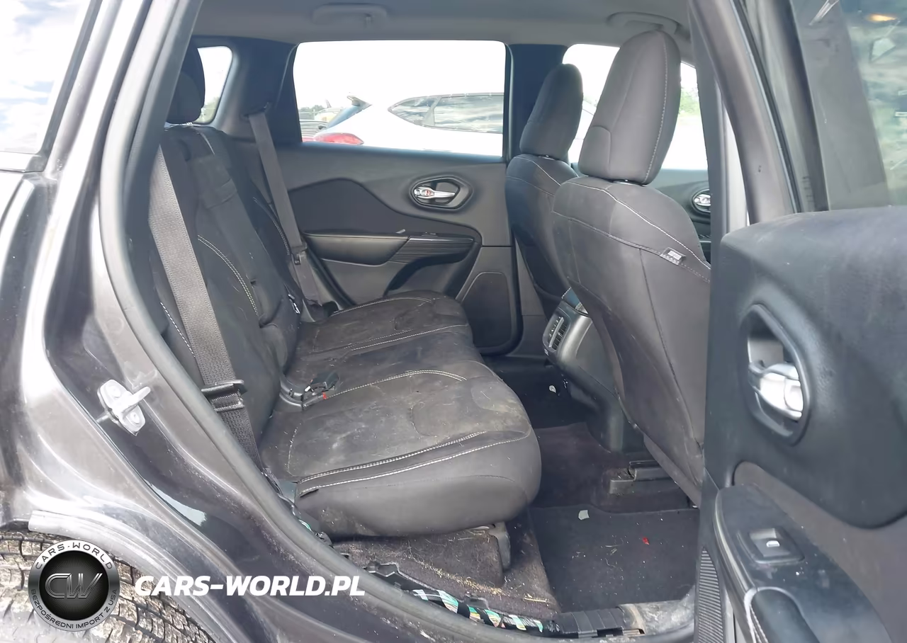 2016 Jeep Cherokee Latitude VIN:1C4PJMCB2GW341861 - 8
