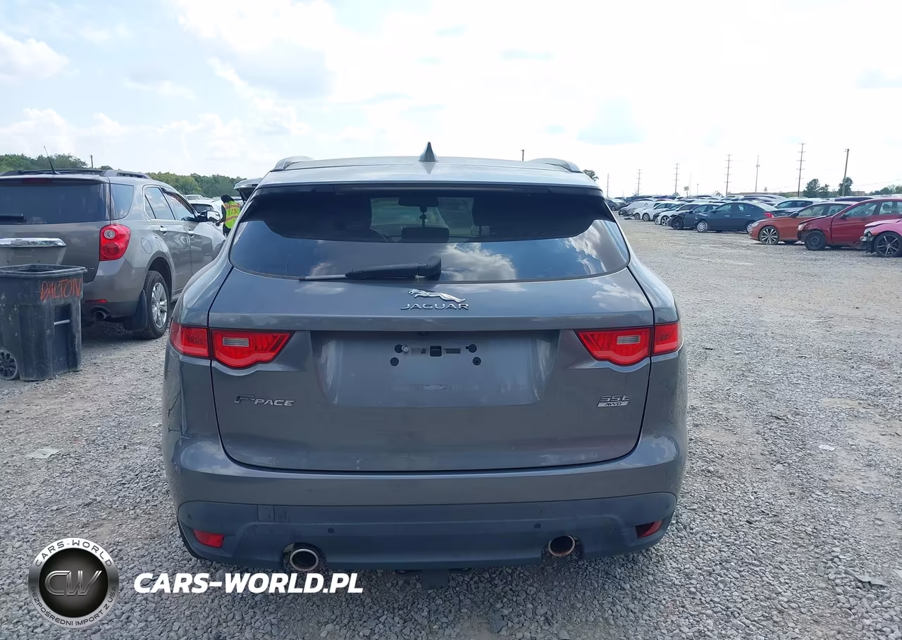 2017 Jaguar F-Pace 35T Premium VIN:SADCJ2BV6HA491375 - 16