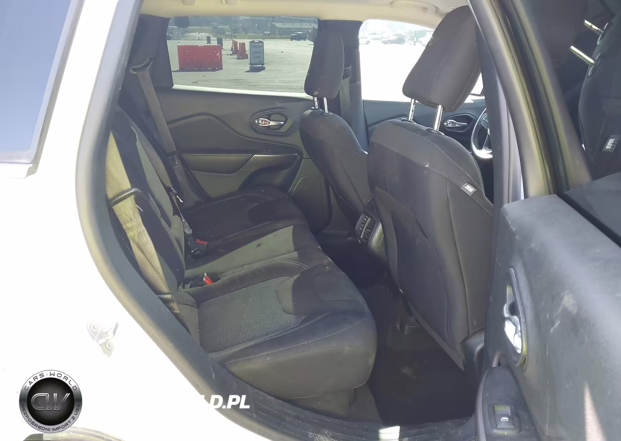 2019 Jeep Cherokee Latitude Fwd VIN:1C4PJLCB6KD312913 - 8