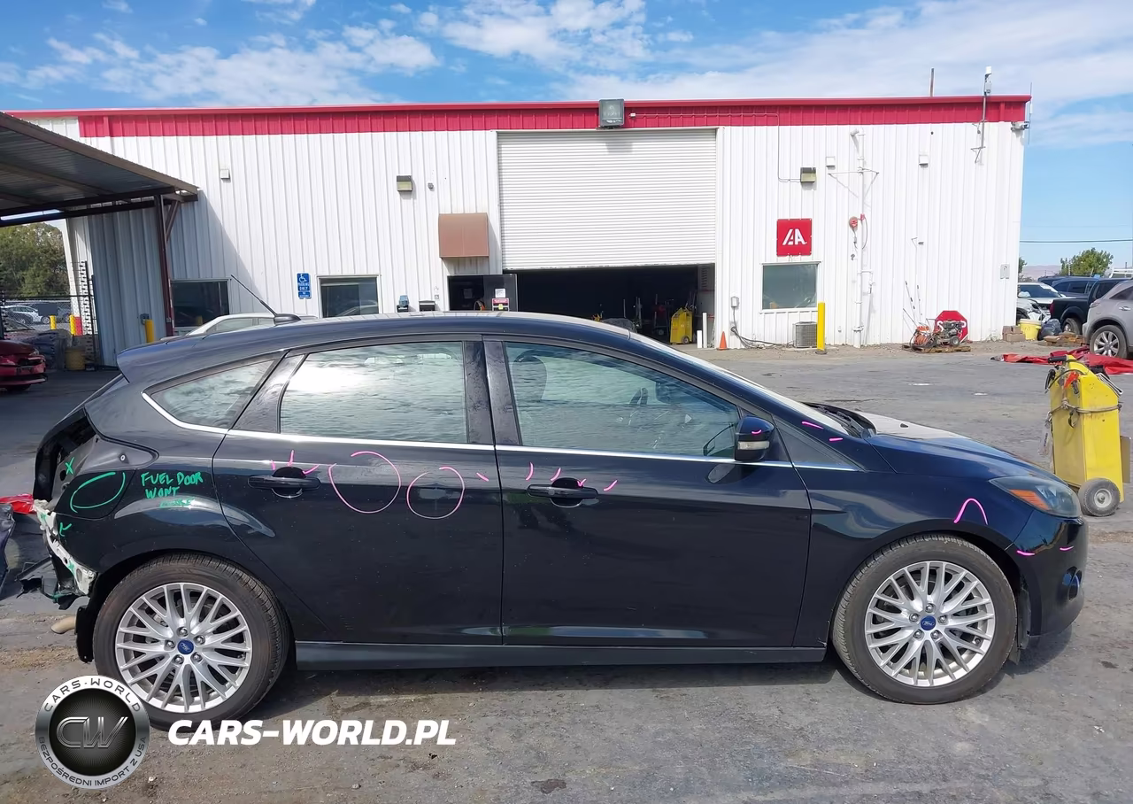 2013 Ford Focus Titanium VIN:1FADP3N29DL382547 - 14