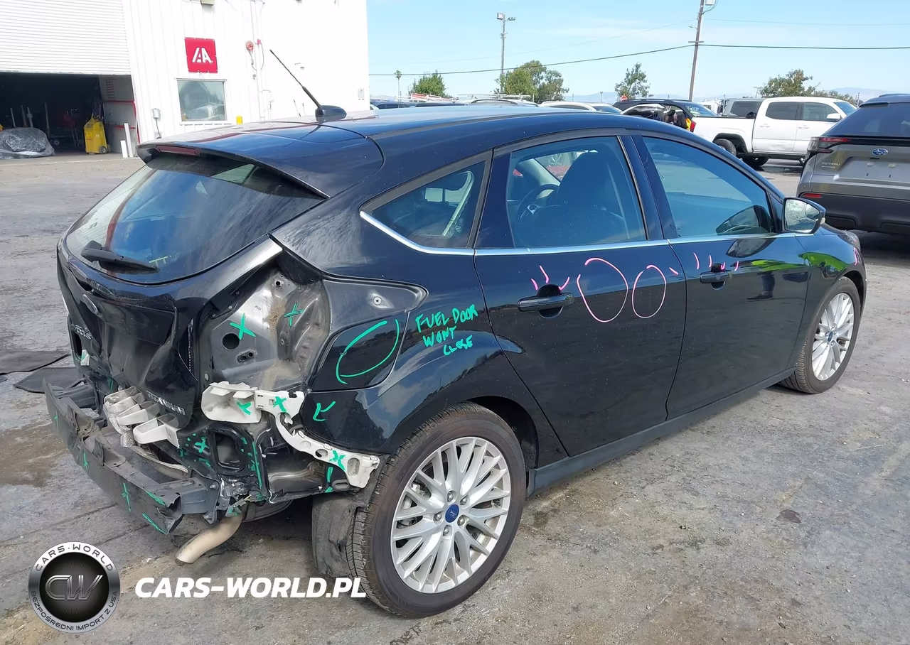 2013 Ford Focus Titanium VIN:1FADP3N29DL382547 - 4