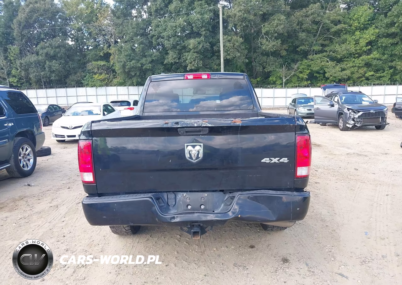2019 Ram 1500 Classic Express 4X4 6'4 Box VIN:1C6RR7FG3KS543237 - 16