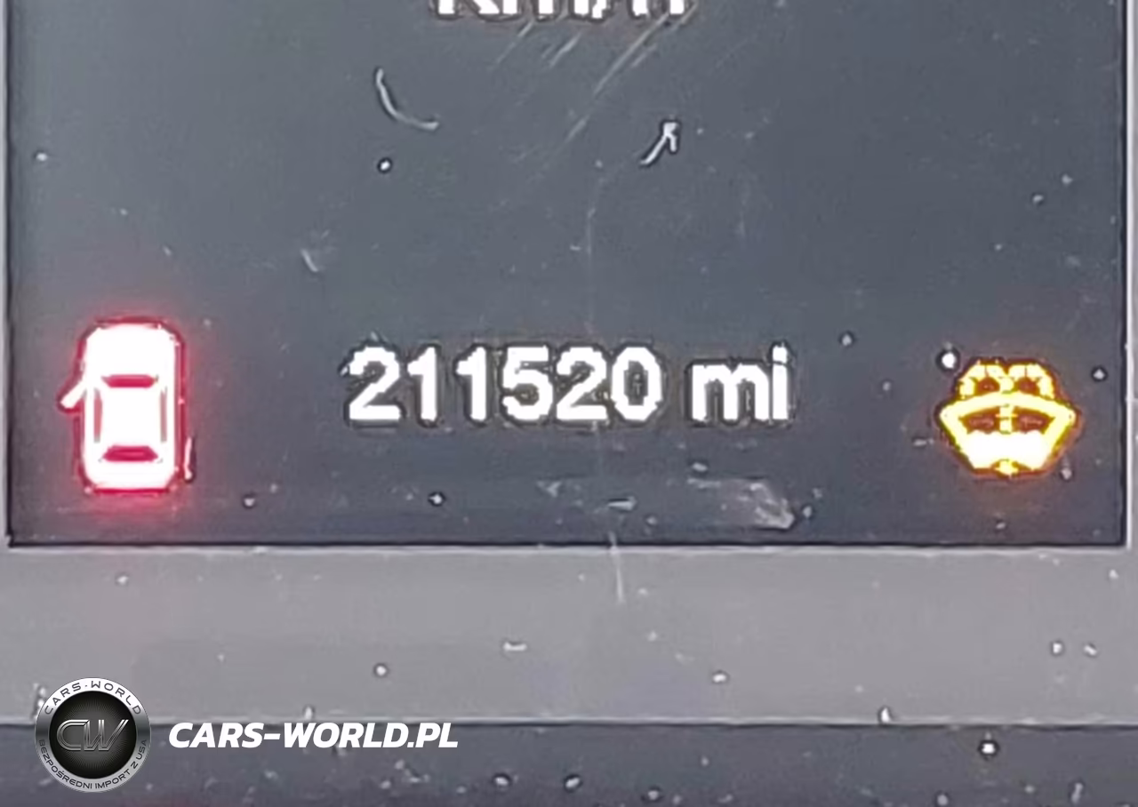 2018 Jeep Cherokee Latitude Plus 4X4 VIN:1C4PJMLX6JD515929 - 15
