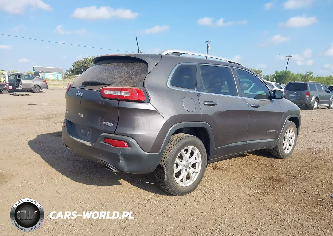 2018 Jeep Cherokee Latitude Plus 4X4 VIN:1C4PJMLX6JD515929 - 4