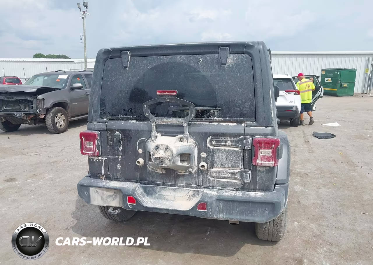 2018 Jeep Wrangler Unlimited Sahara 4X4 VIN:1C4HJXEG8JW156106 - 17