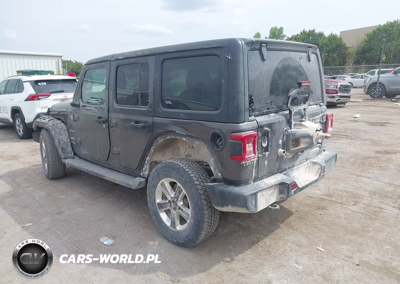 2018 Jeep Wrangler Unlimited Sahara 4X4 VIN:1C4HJXEG8JW156106 - 3